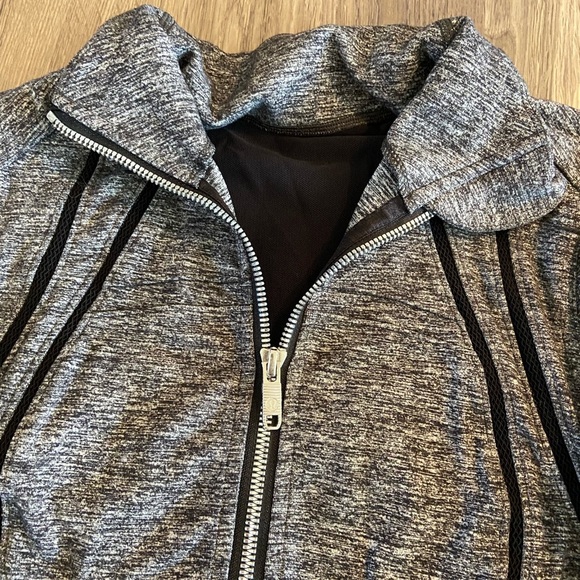 Lululemon Define Jacket Wing Mesh Size 6 - Picture 5 of 12